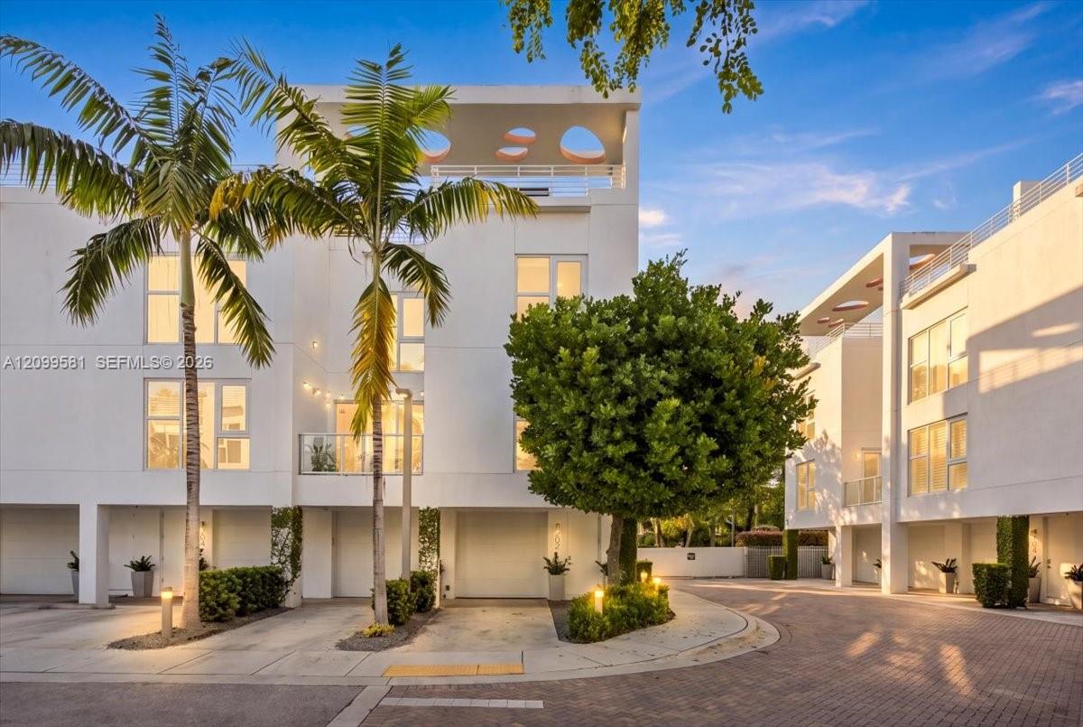 455 NE 39th Street
