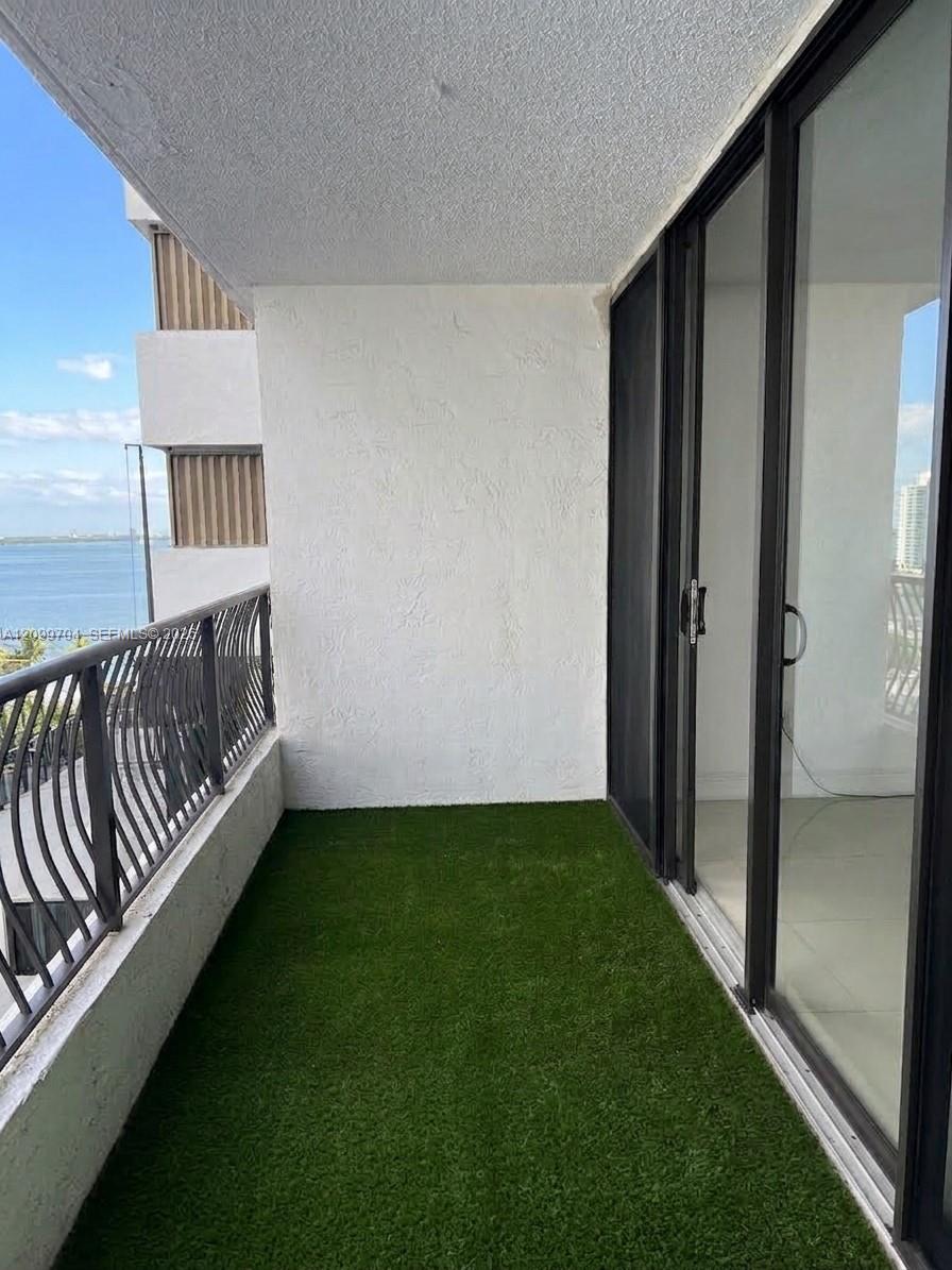 555 NE 15th Street