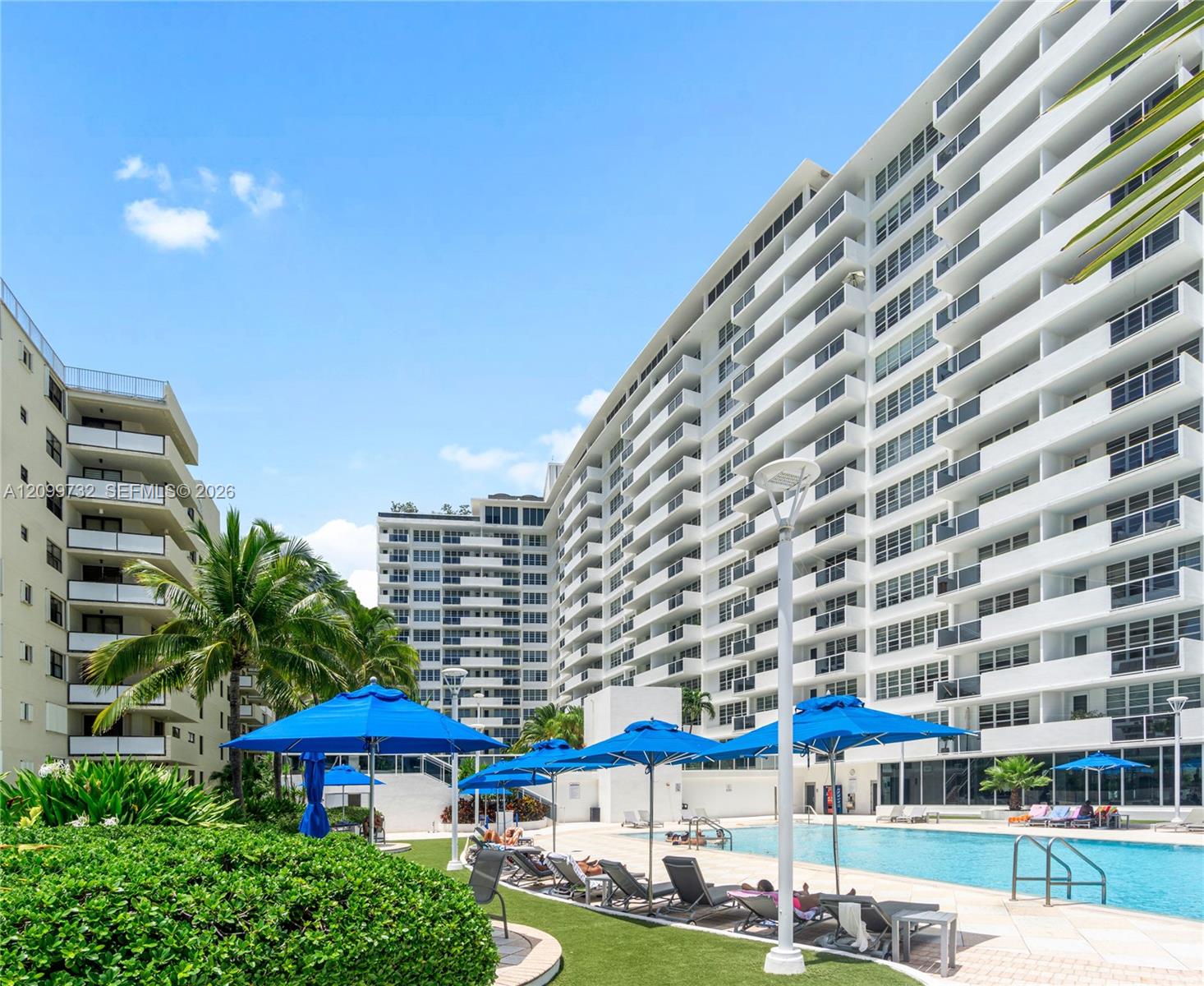 100 Lincoln Road