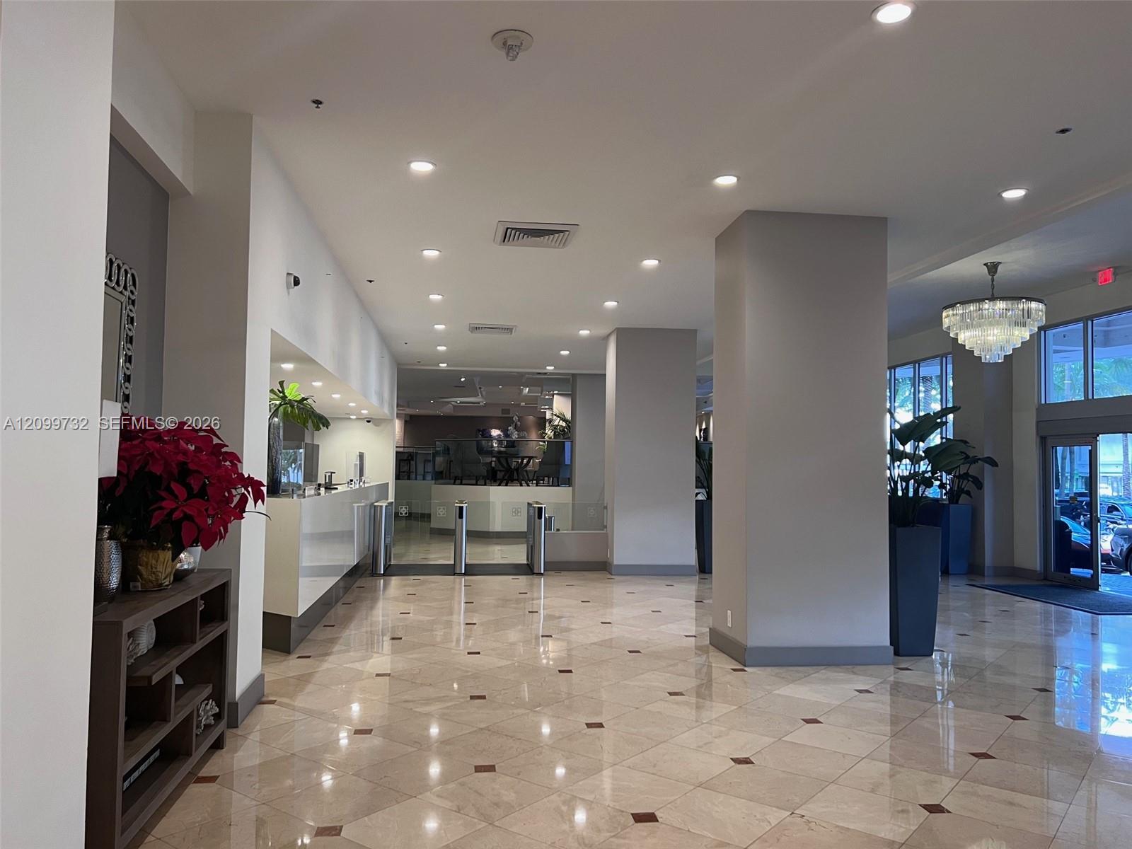 100 Lincoln Road