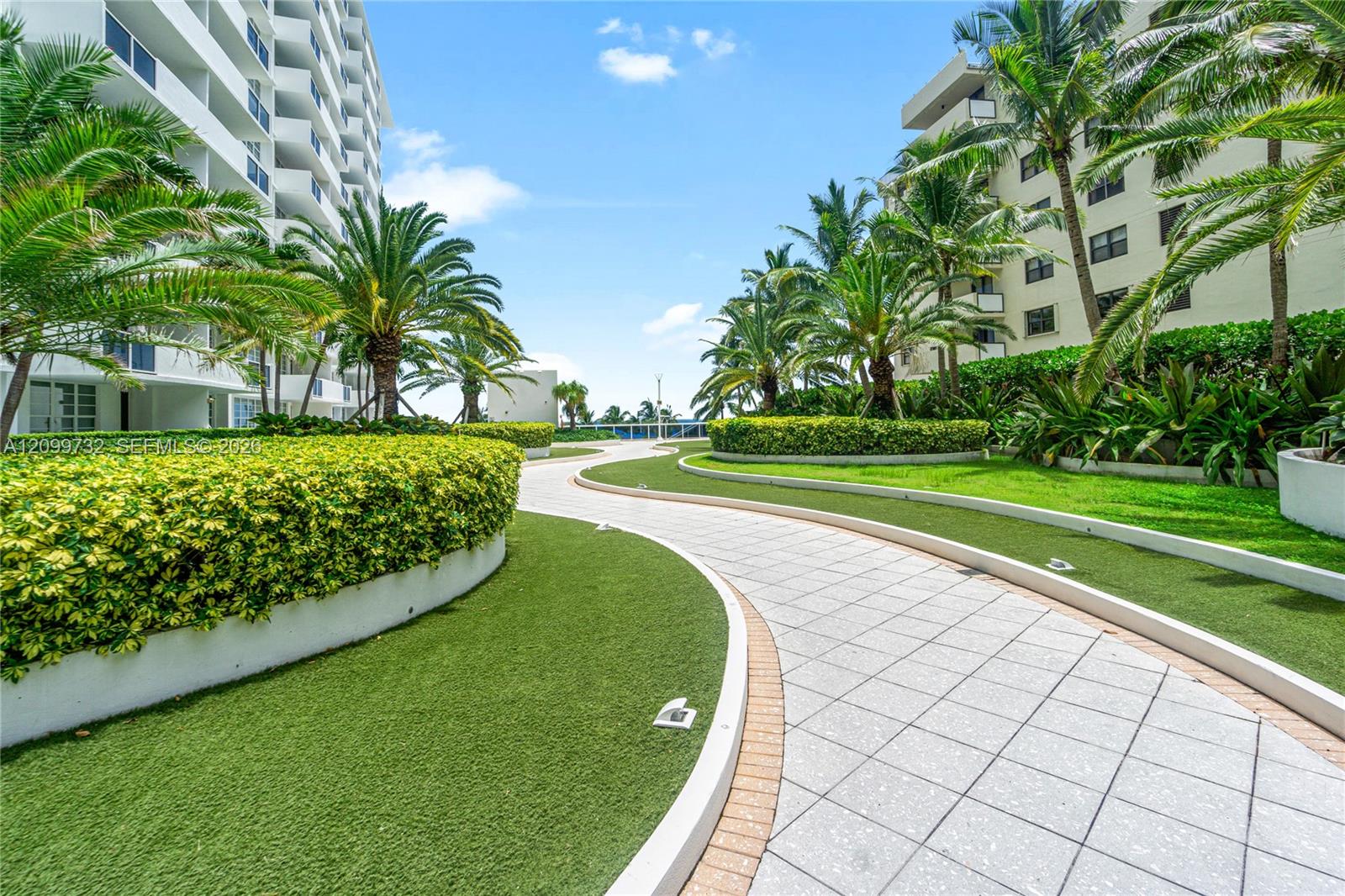 100 Lincoln Road