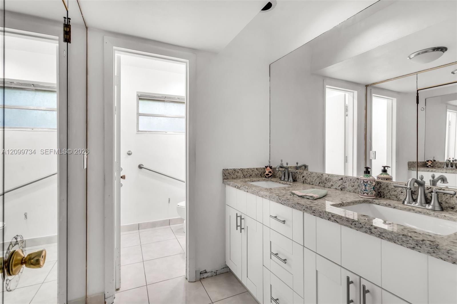 7200 S Miami Lakeway