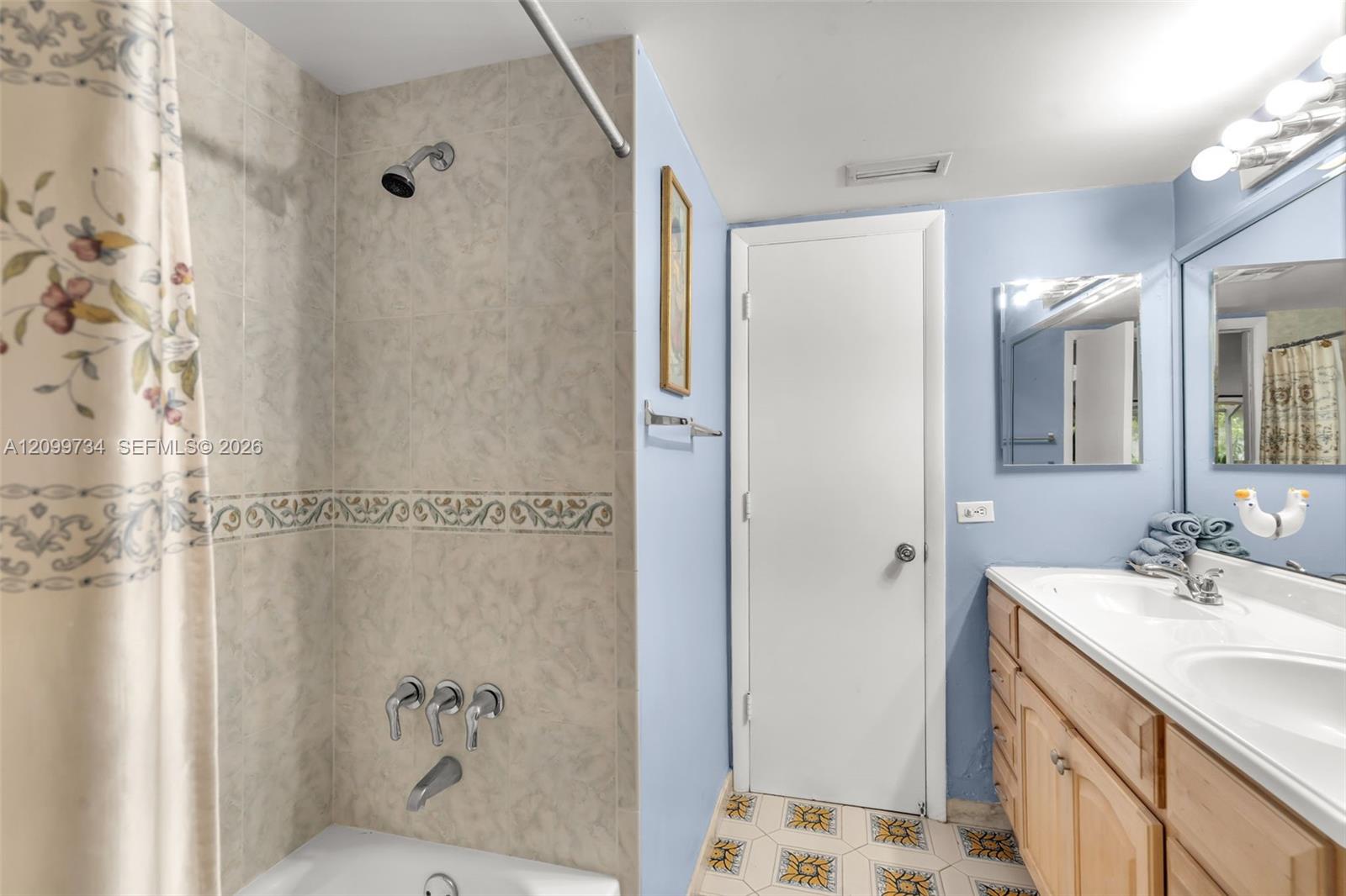 7200 S Miami Lakeway