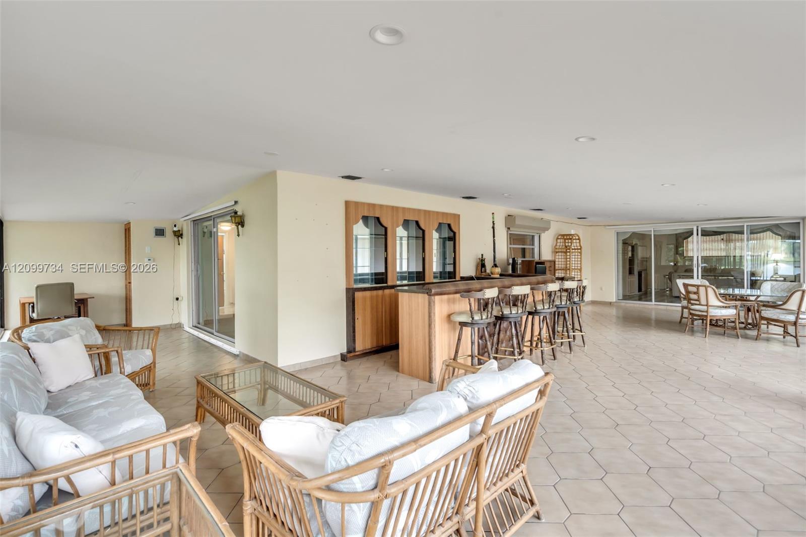 7200 S Miami Lakeway