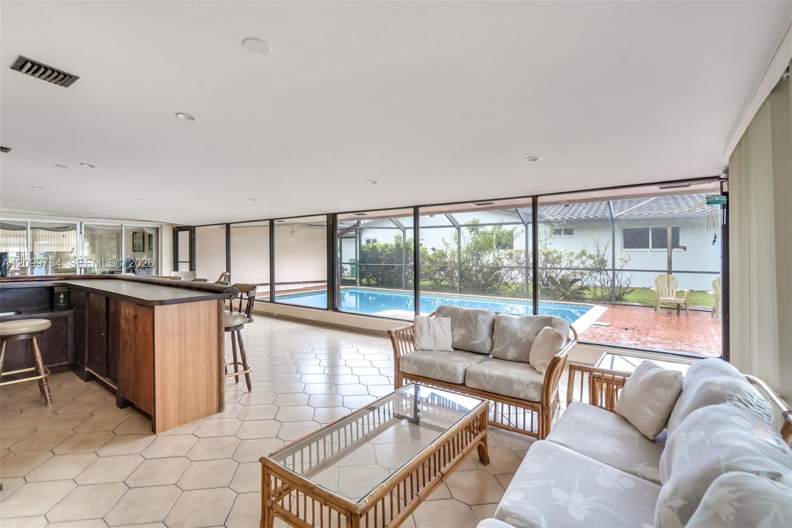 7200 S Miami Lakeway