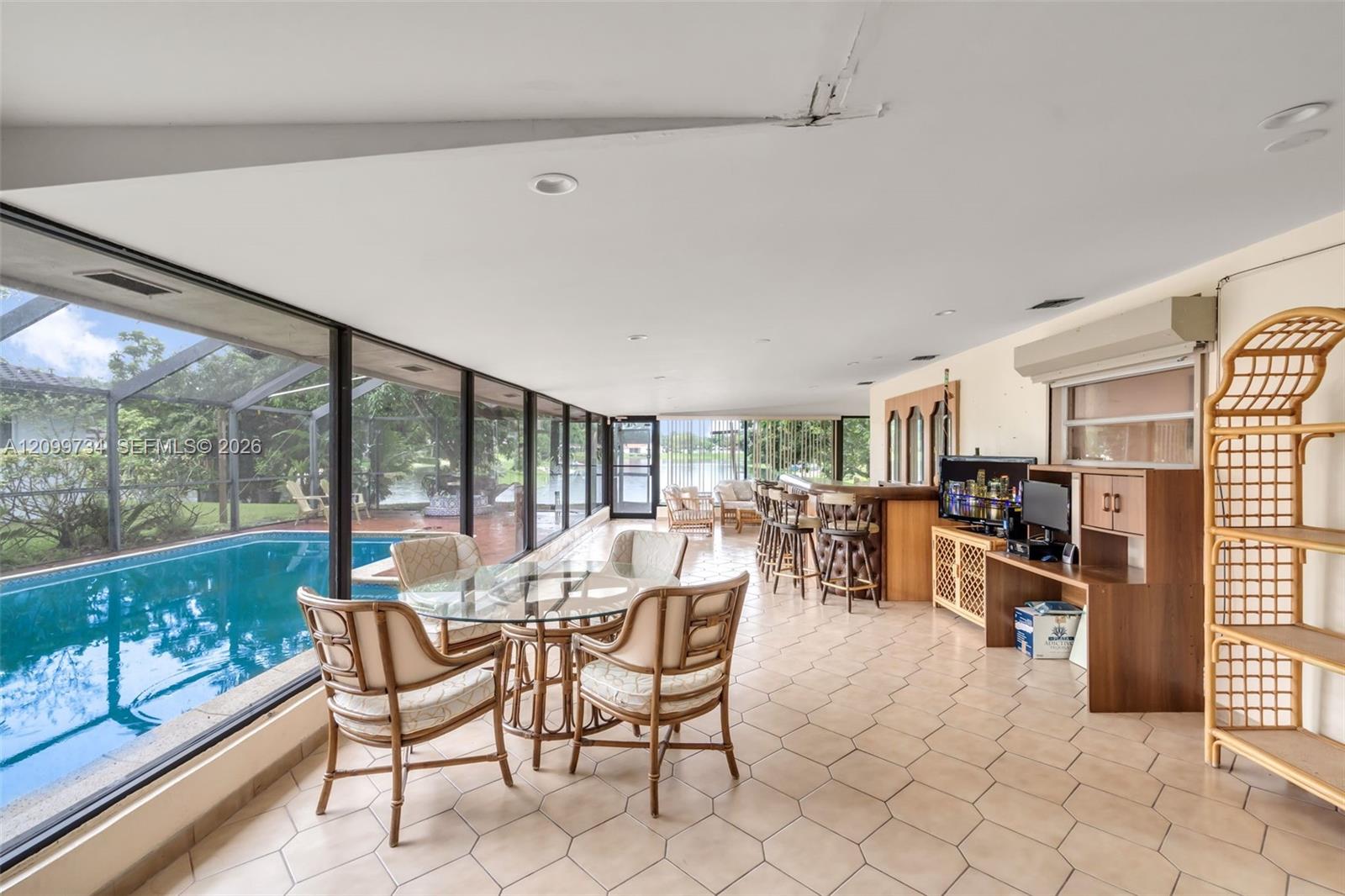 7200 S Miami Lakeway