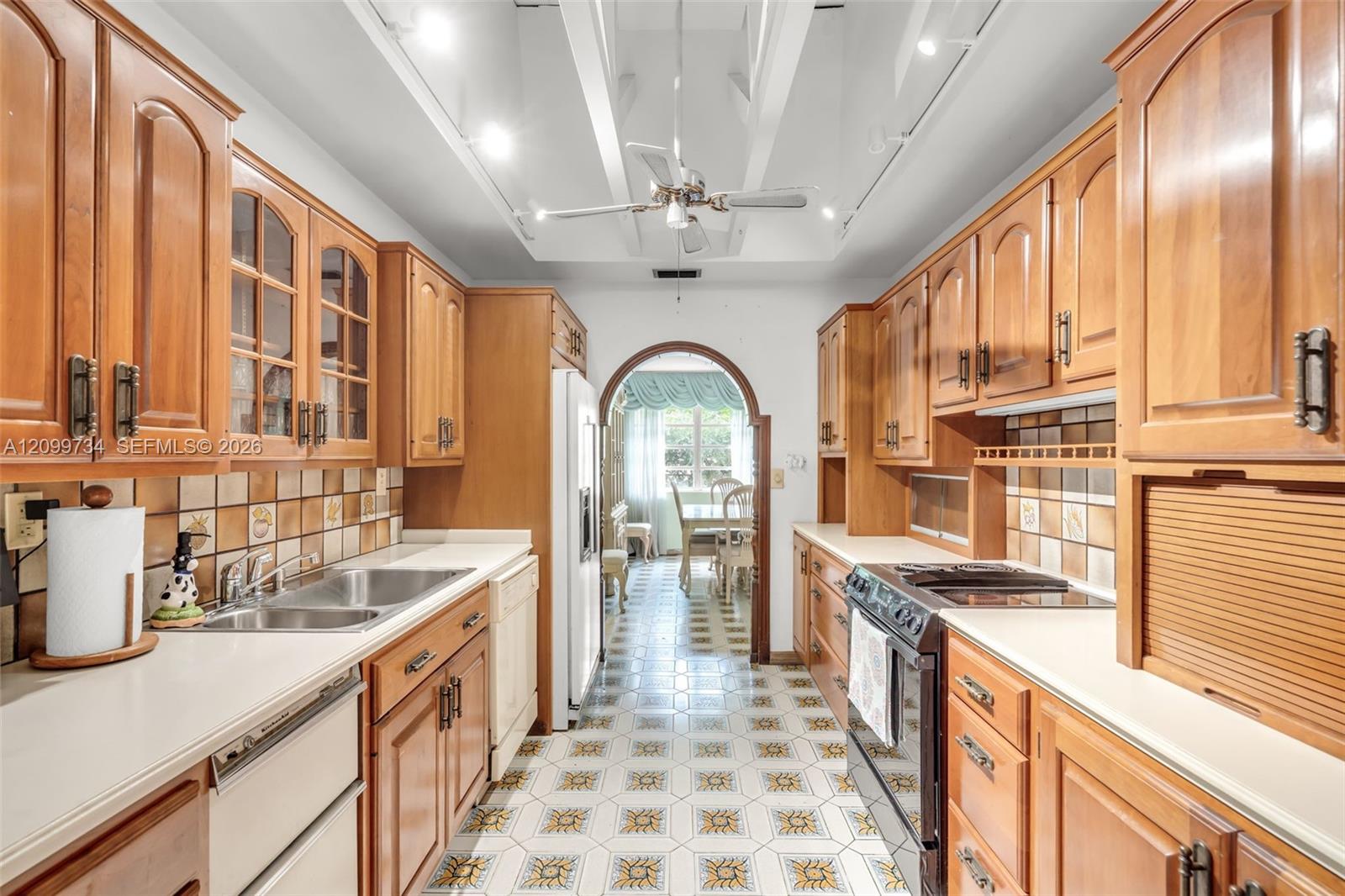 7200 S Miami Lakeway