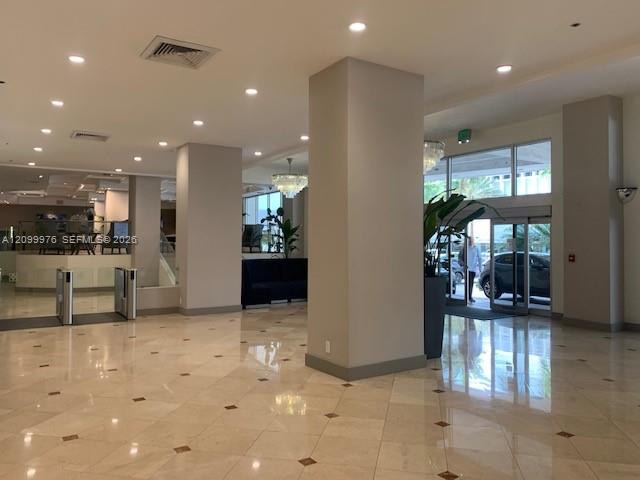 100 Lincoln Road