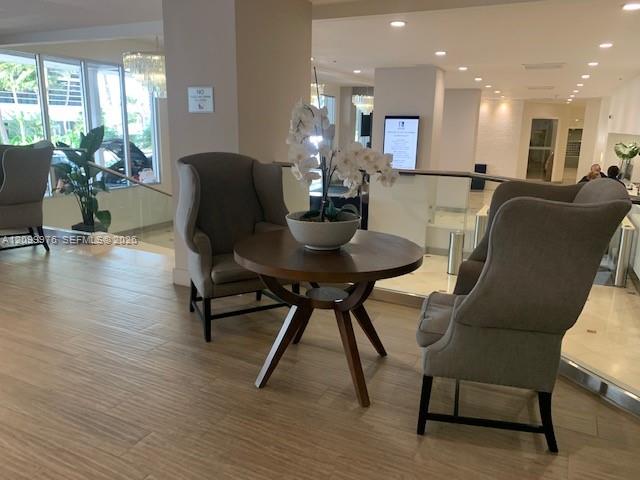100 Lincoln Road