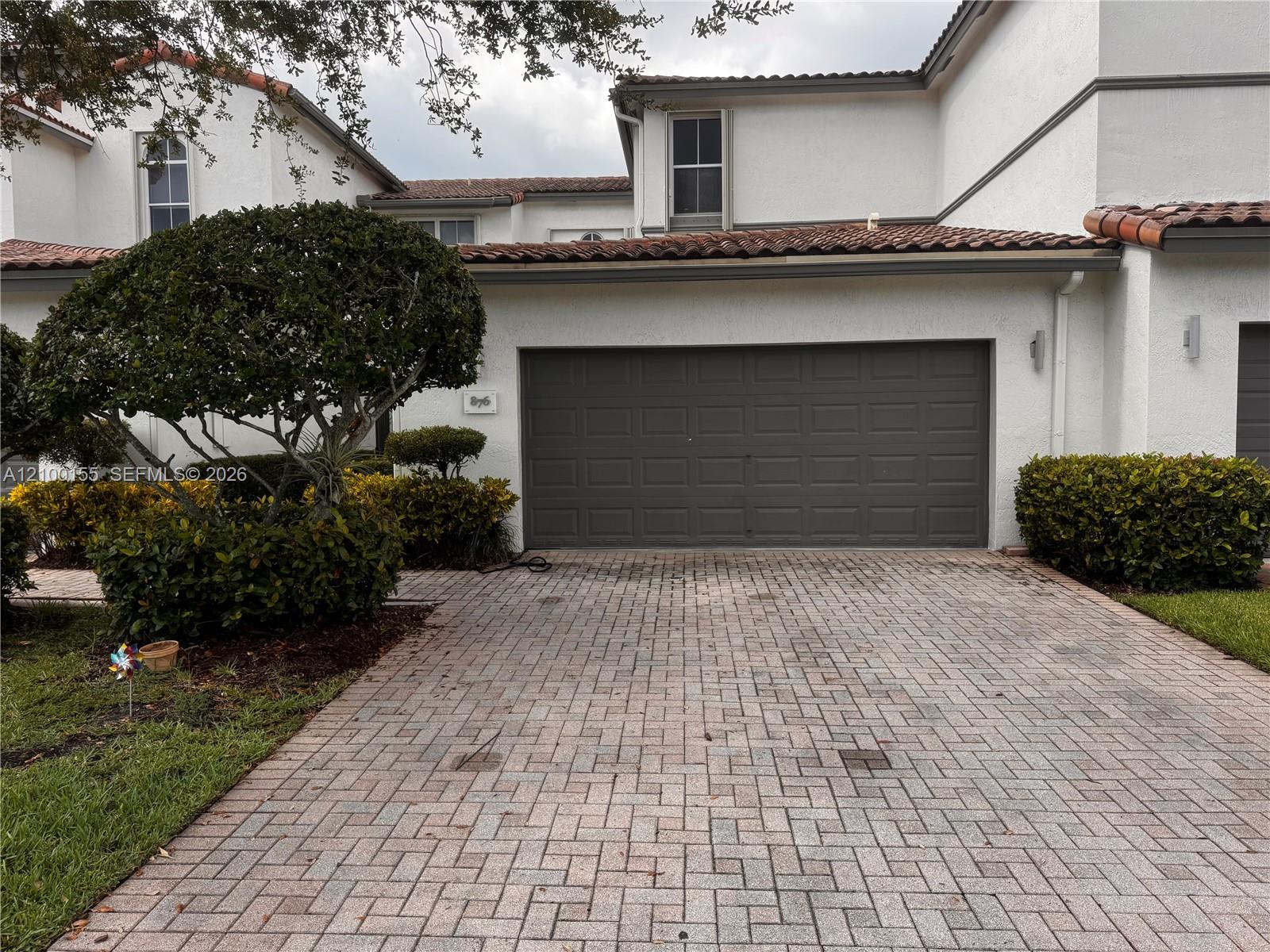 876 W Spinnaker Drive