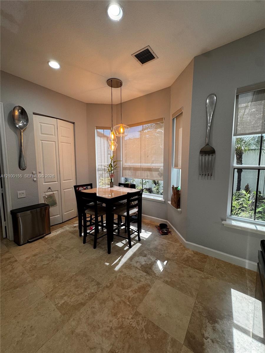 876 W Spinnaker Drive
