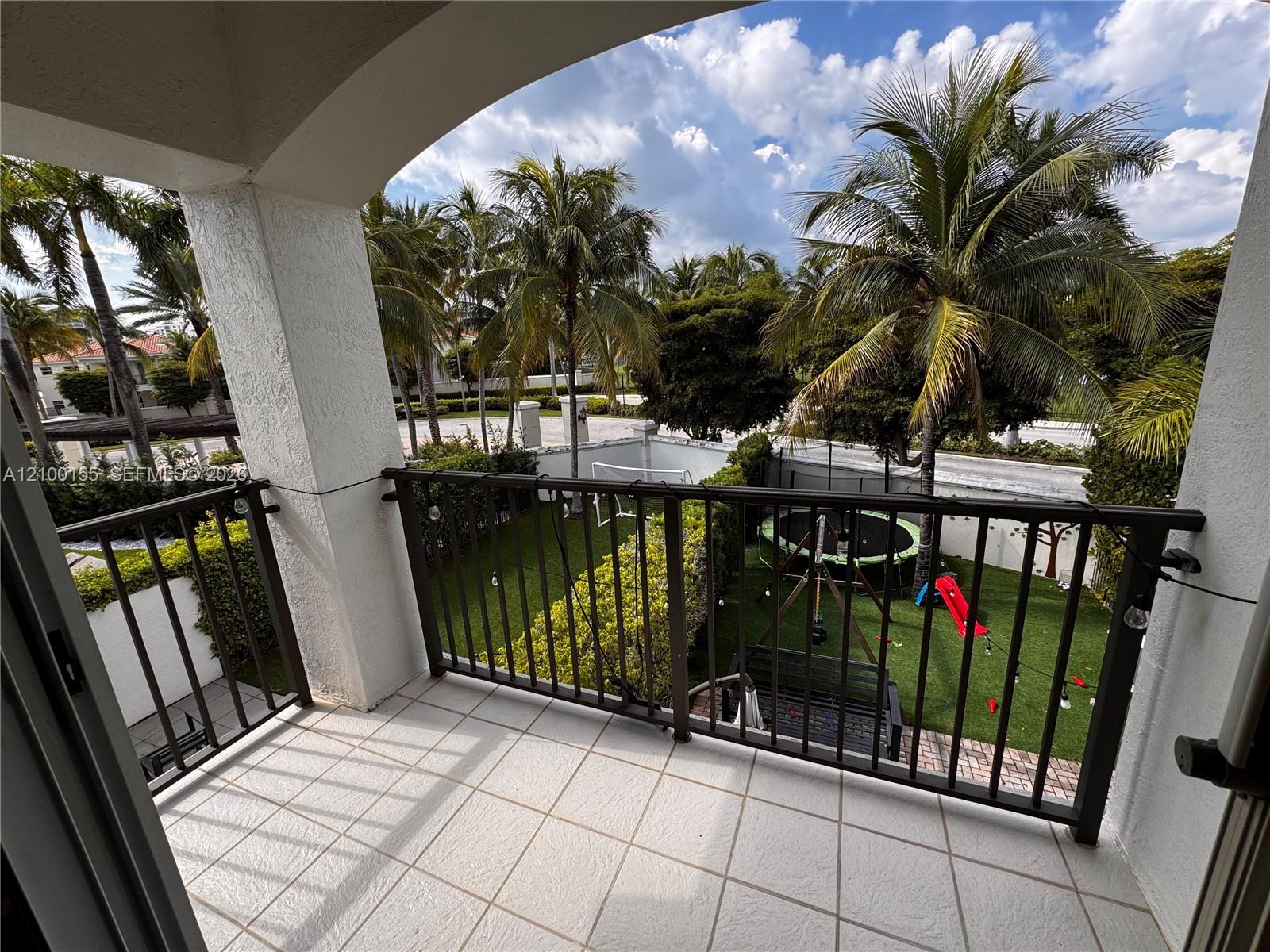 876 W Spinnaker Drive