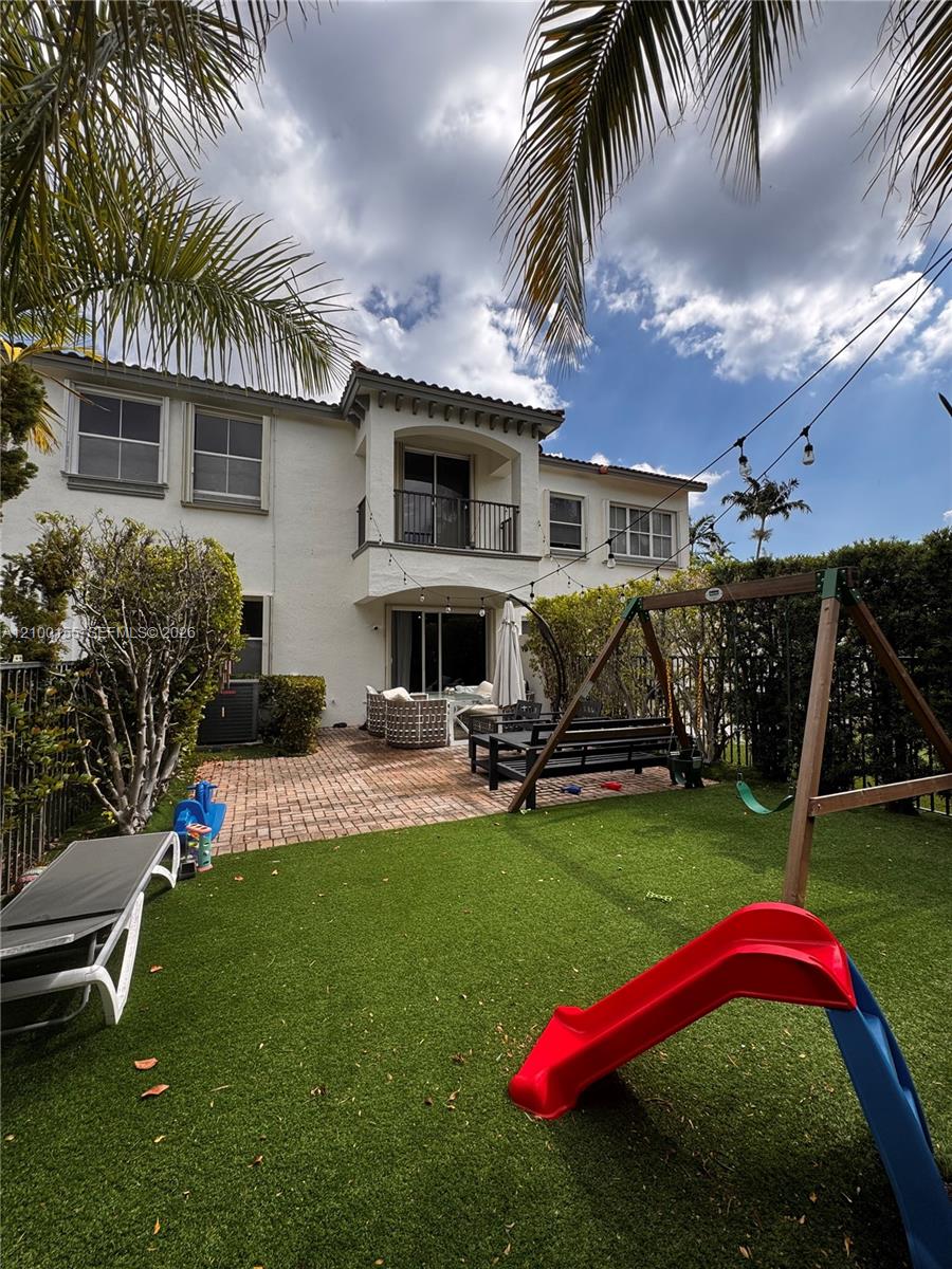 876 W Spinnaker Drive