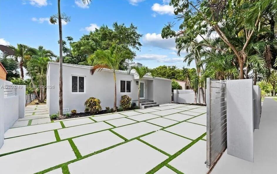 2810 SW 12th Street