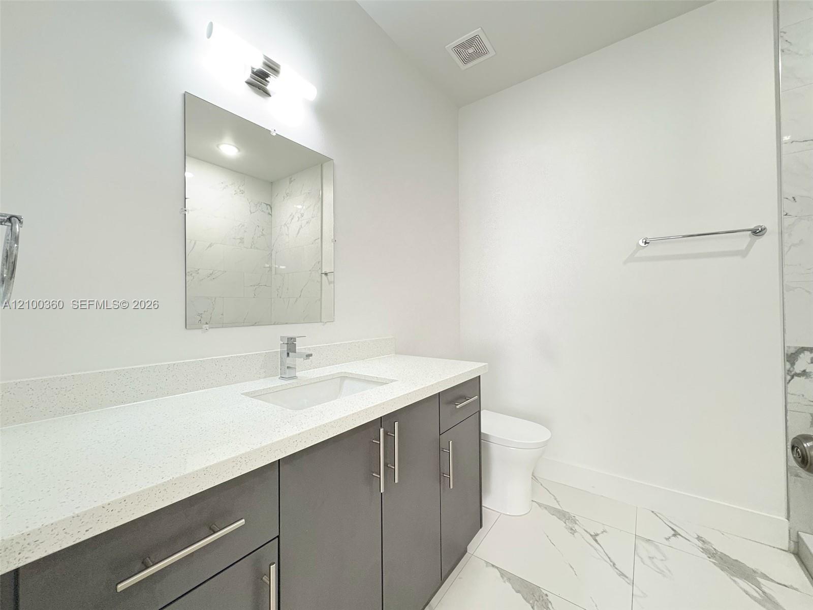 2518 NW 9th Place gallery image #11