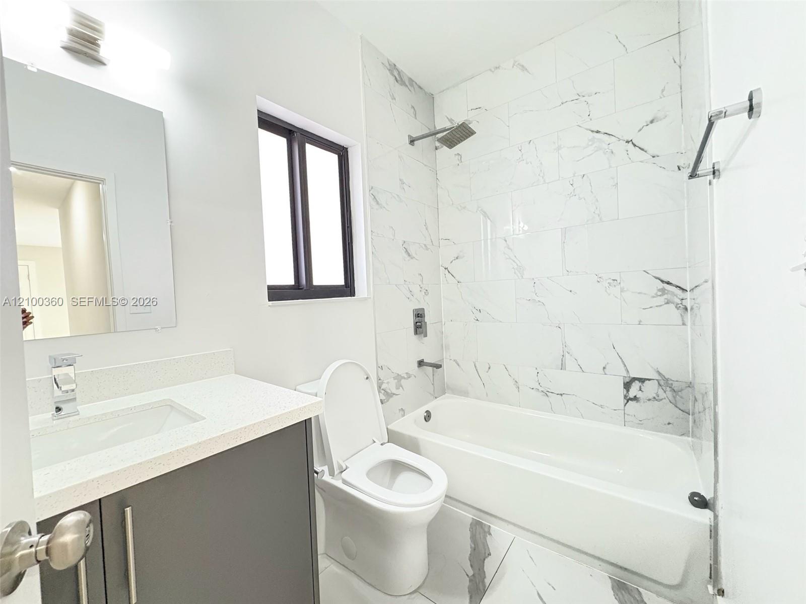 2518 NW 9th Place gallery image #12