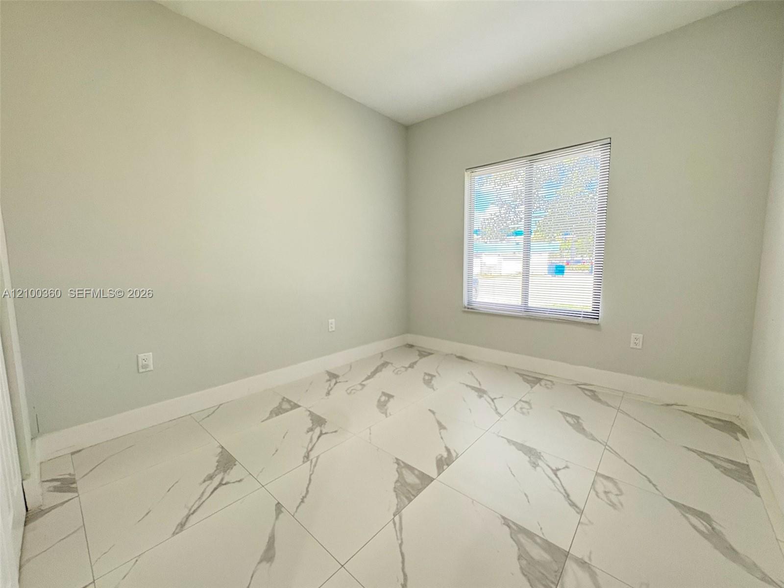 2518 NW 9th Place gallery image #14