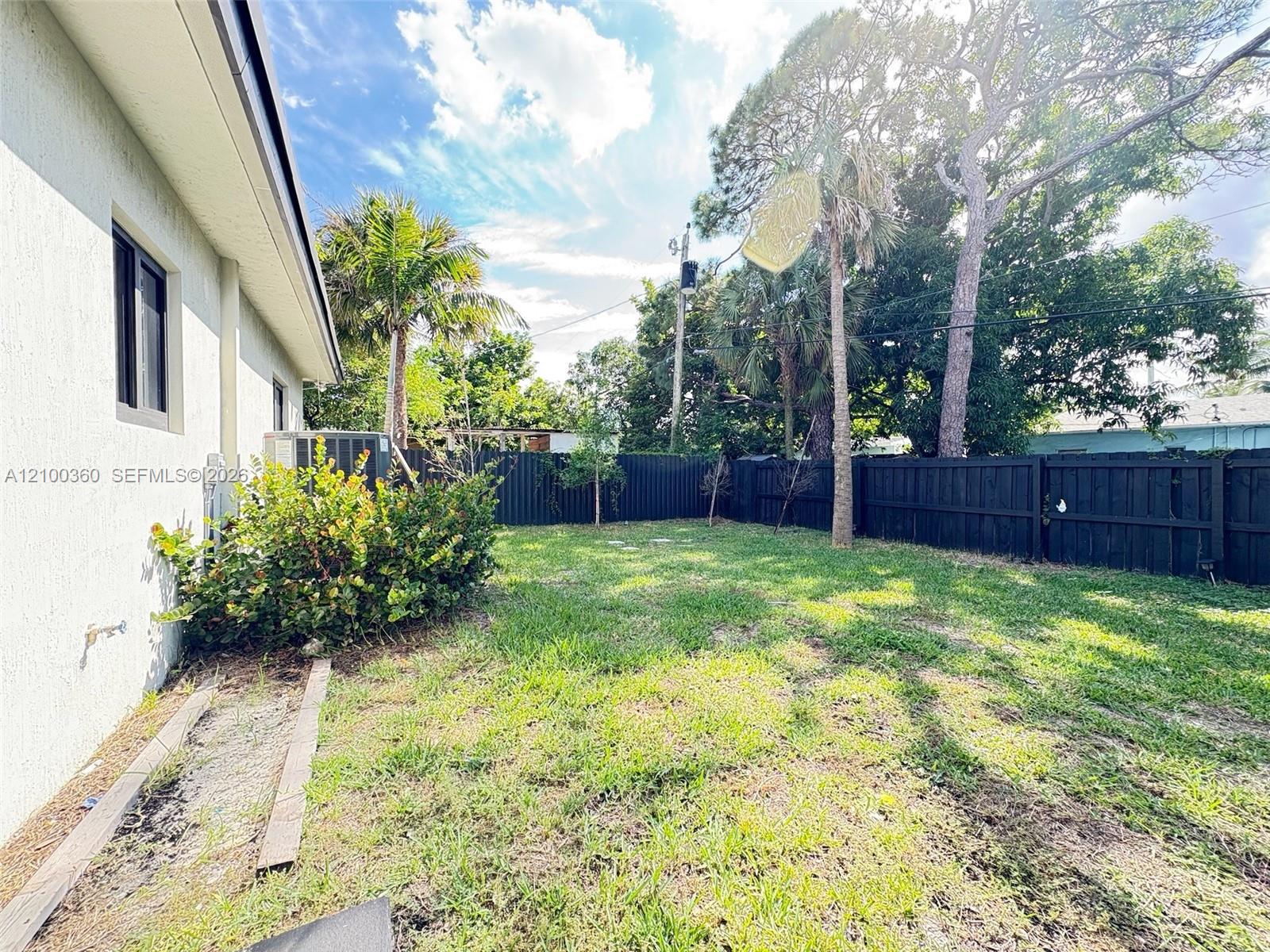 2518 NW 9th Place gallery image #16