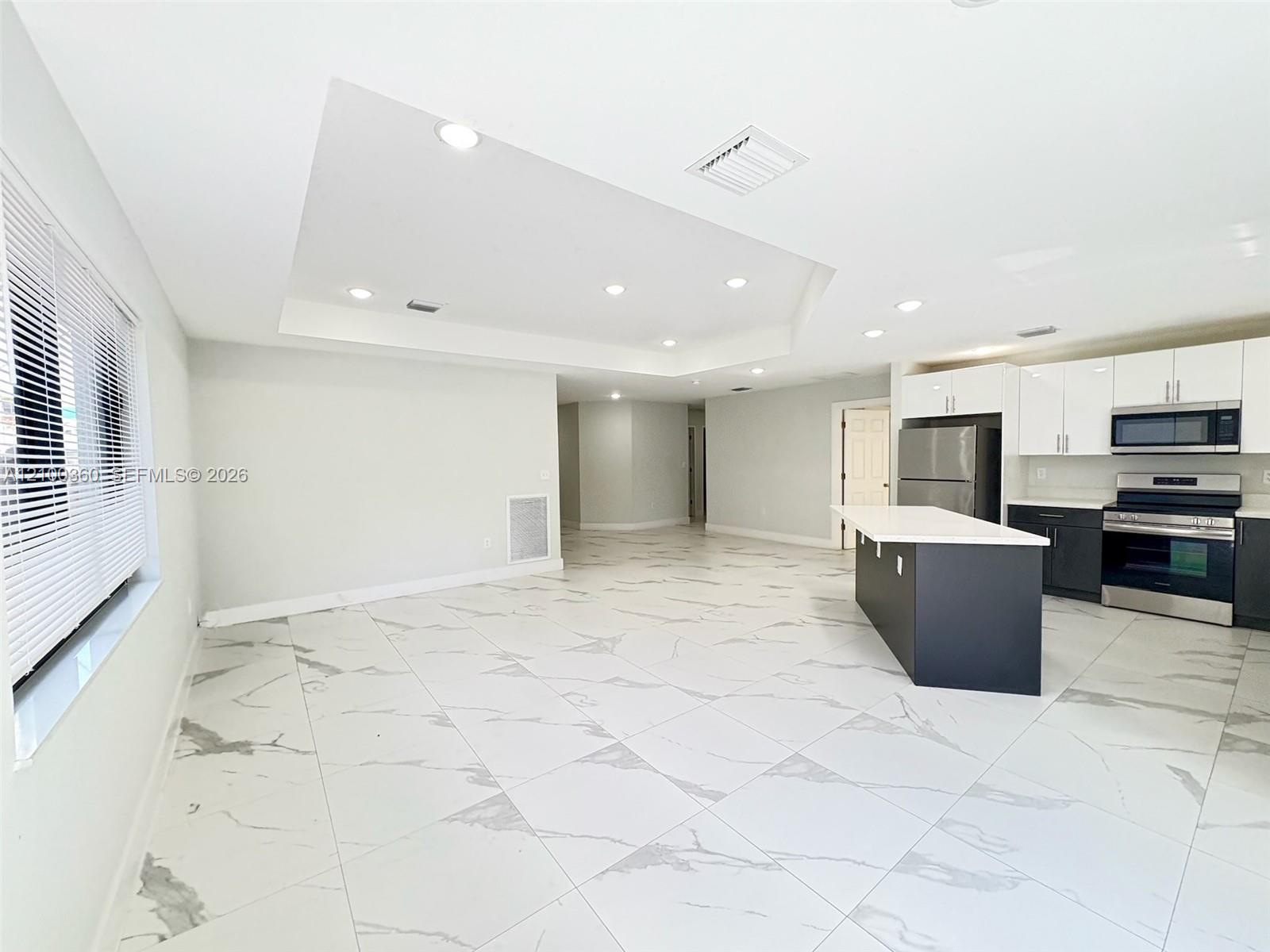 2518 NW 9th Place gallery image #6
