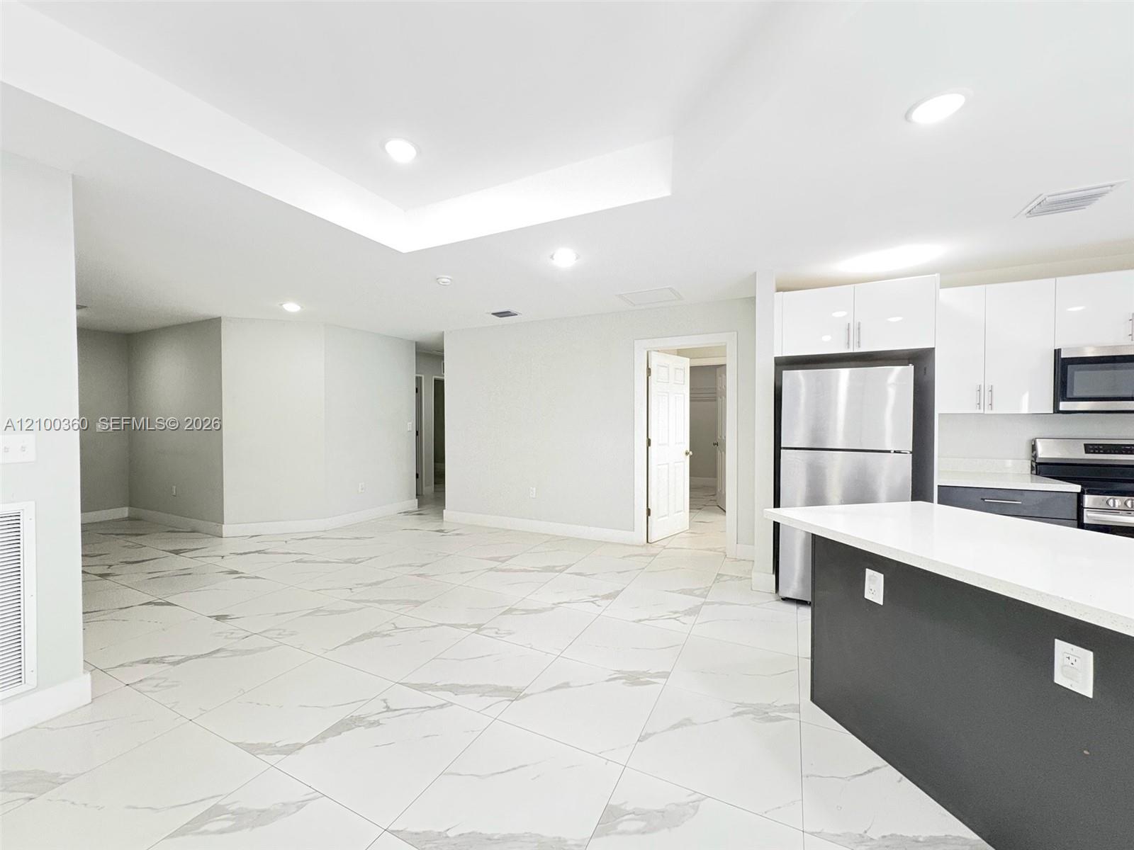 2518 NW 9th Place gallery image #7