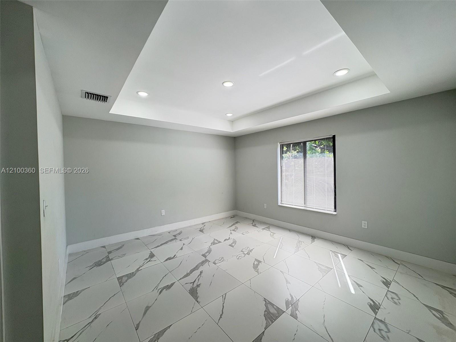 2518 NW 9th Place gallery image #8