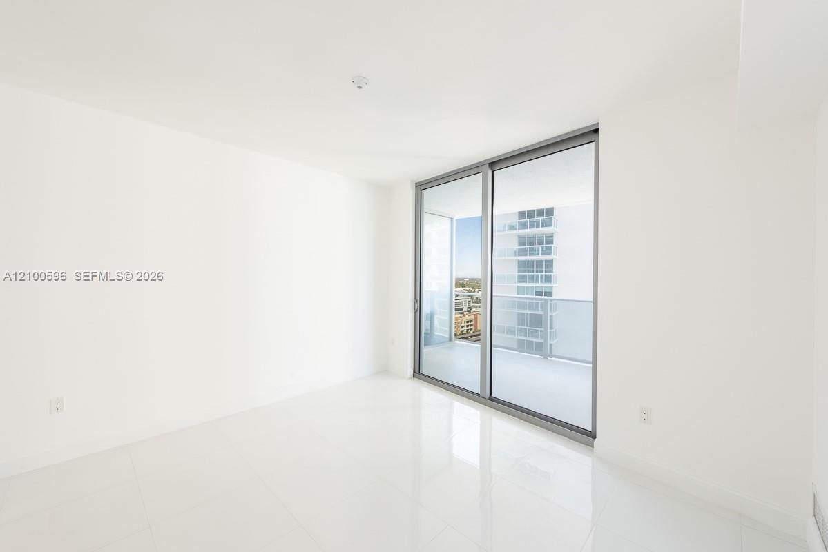 488 NE 18th Street gallery image #13
