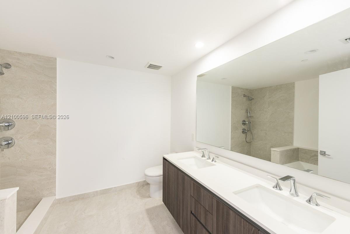 488 NE 18th Street gallery image #15