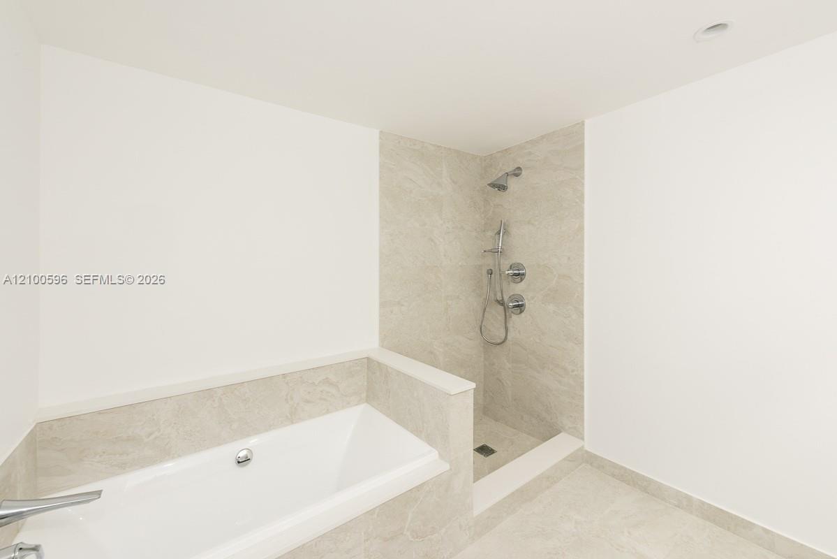 488 NE 18th Street gallery image #16