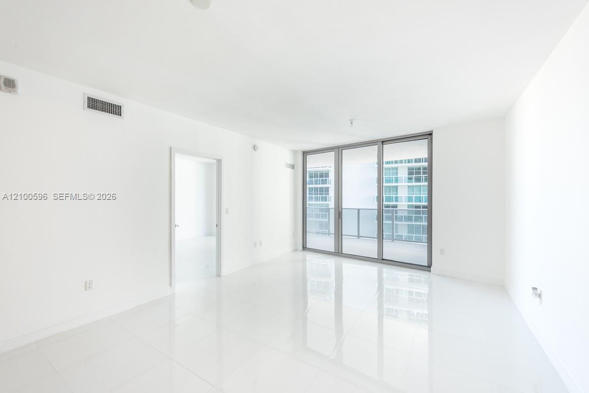 488 NE 18th Street gallery image #4