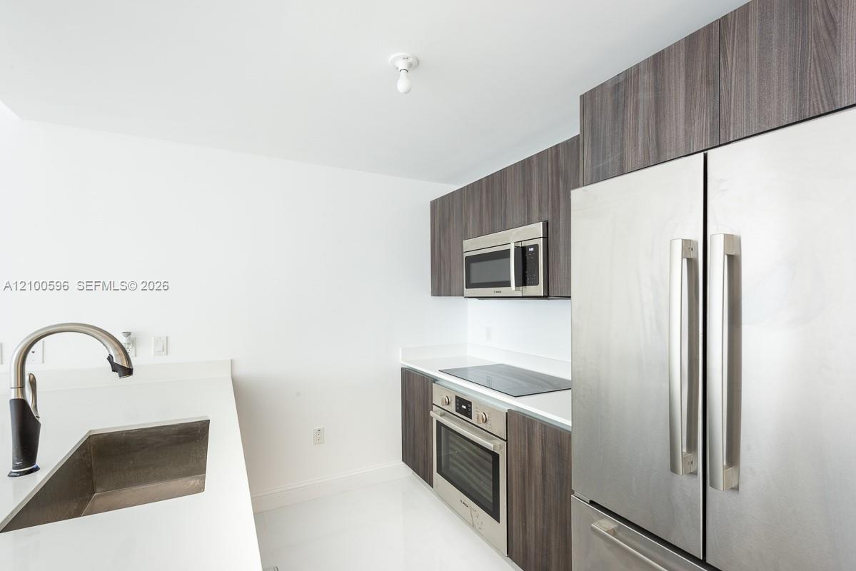 488 NE 18th Street gallery image #7
