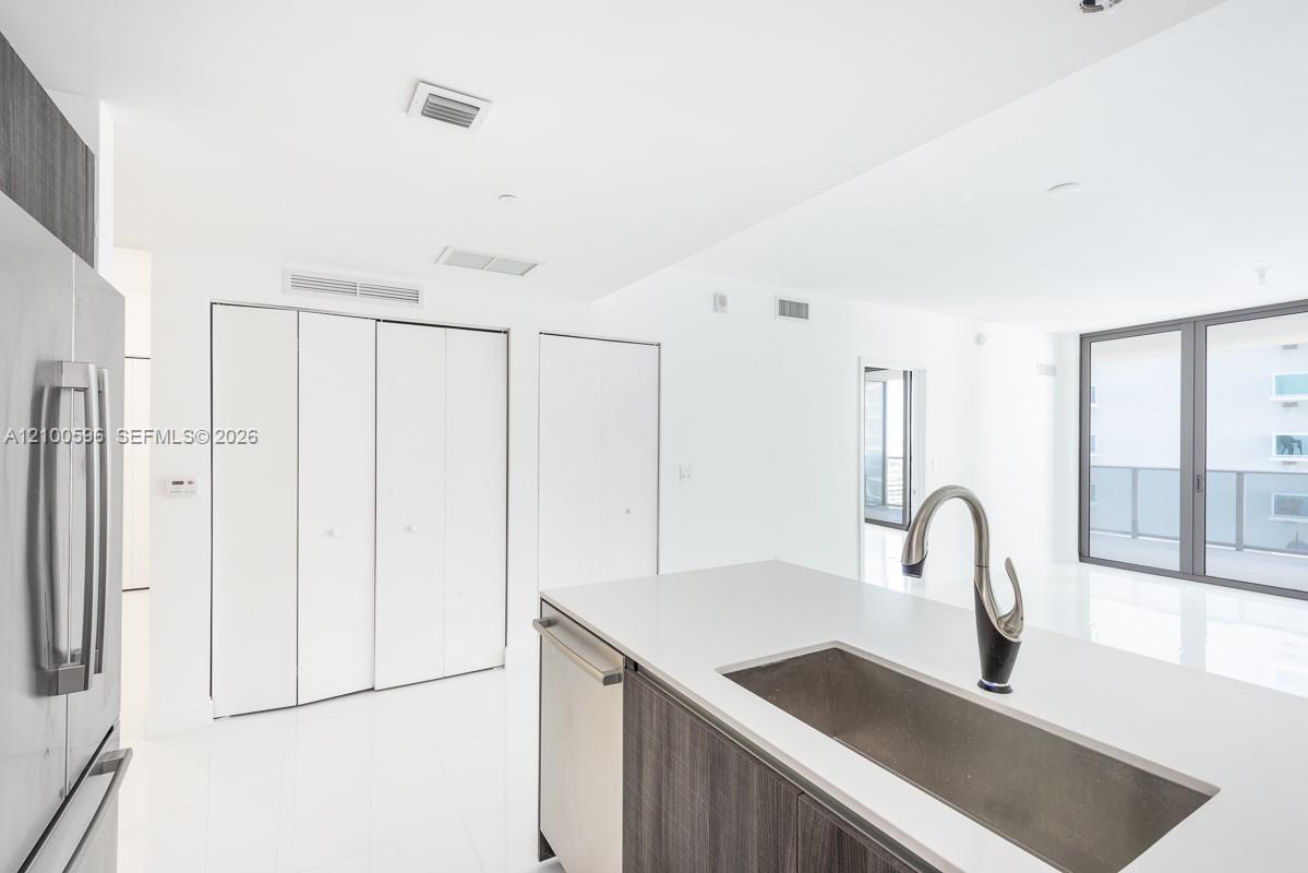 488 NE 18th Street gallery image #9