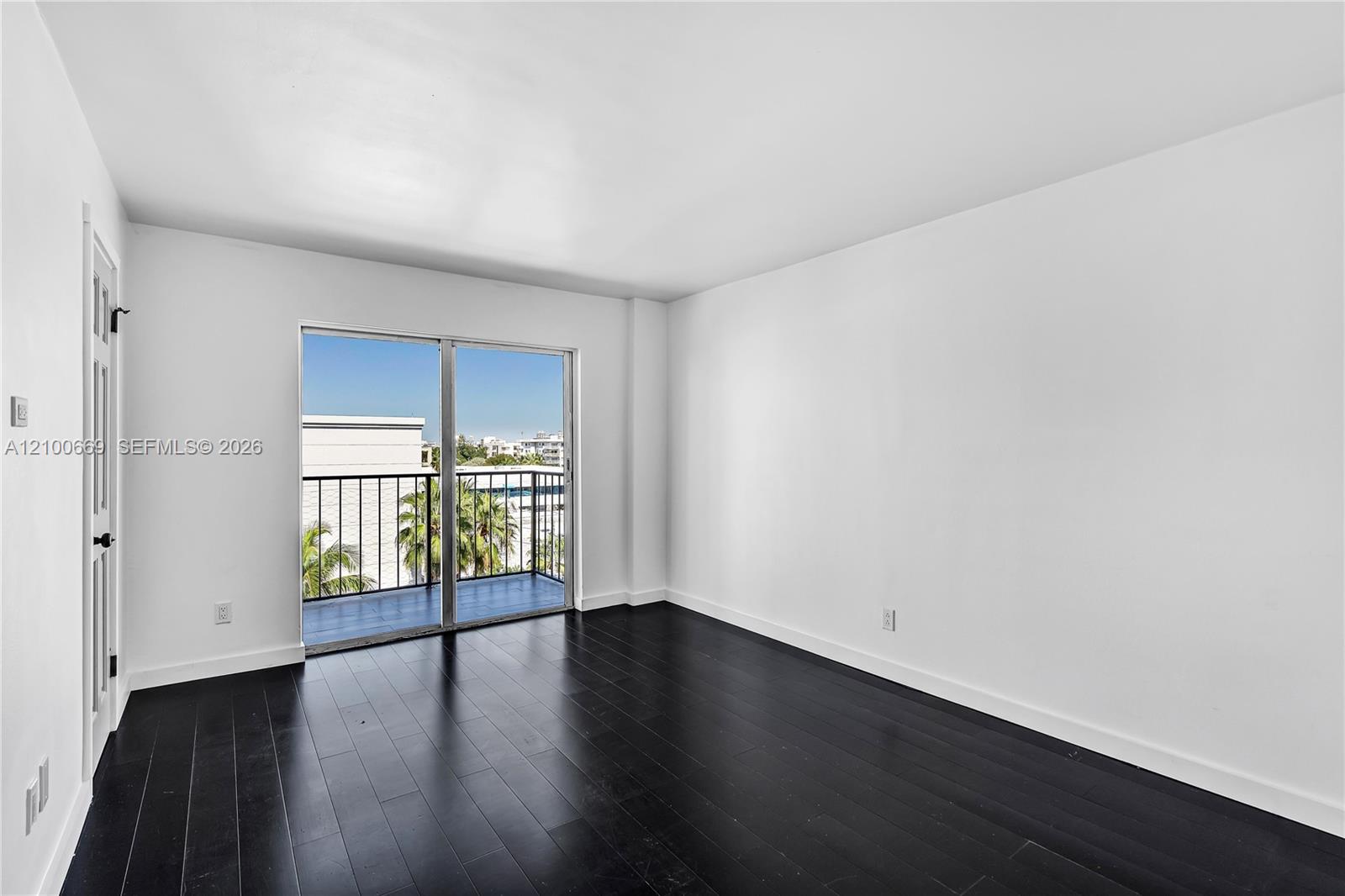 899 West Avenue