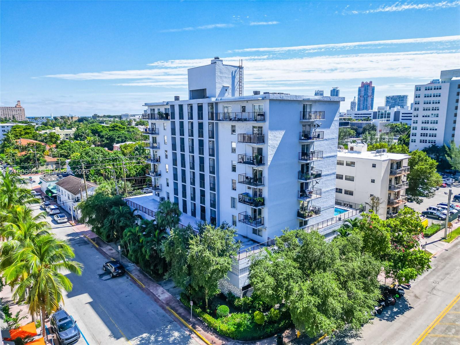 899 West Avenue