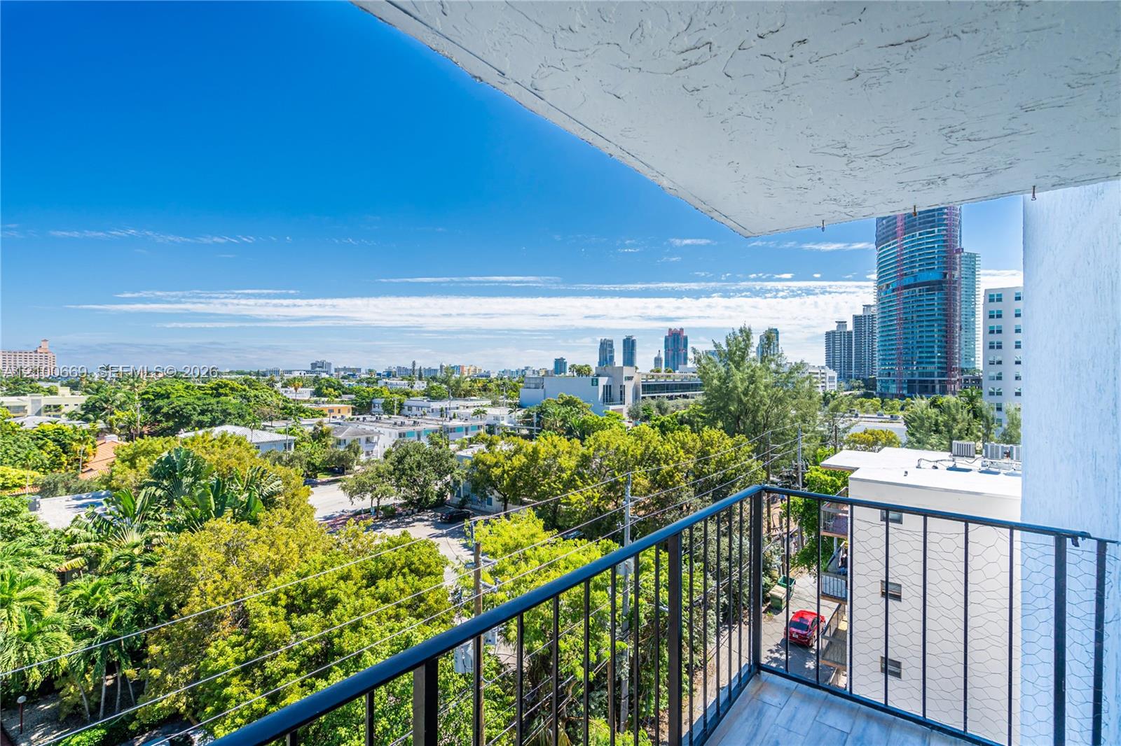 899 West Avenue