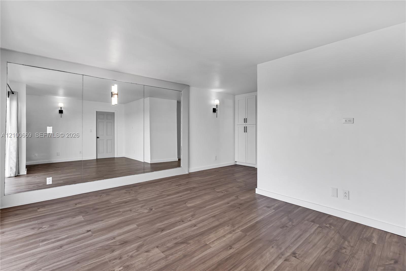 899 West Avenue