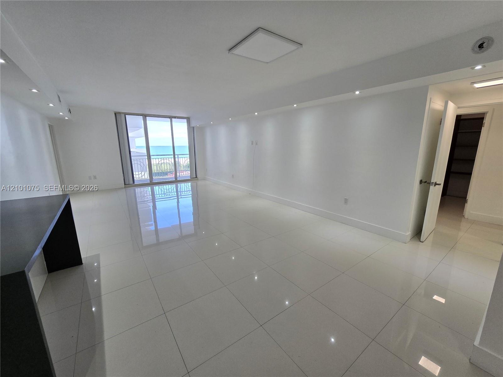 5825 Collins Avenue gallery image #1