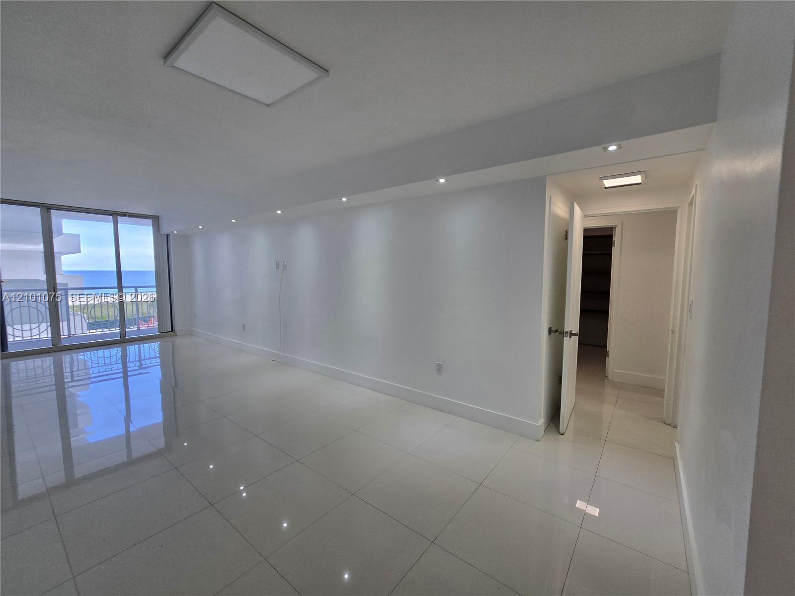 5825 Collins Avenue gallery image #2