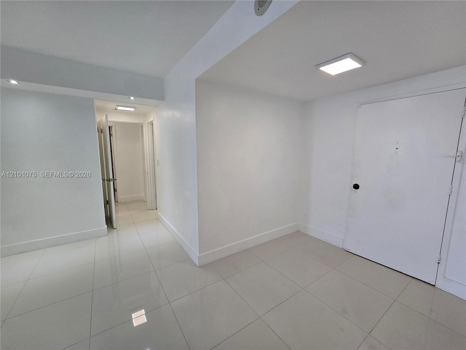 5825 Collins Avenue gallery image #24