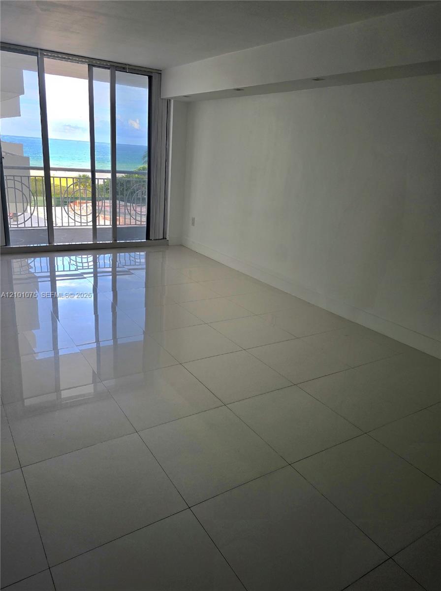5825 Collins Avenue gallery image #25