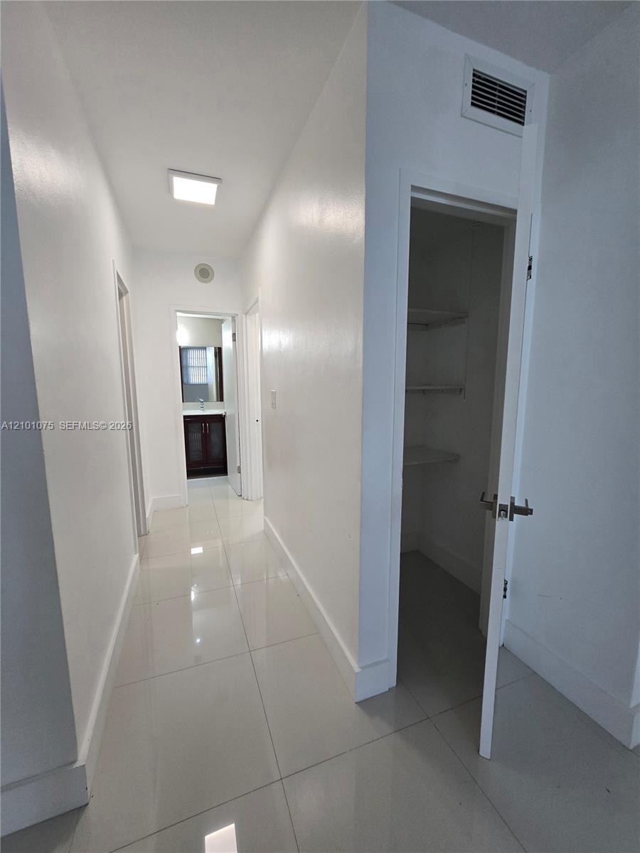 5825 Collins Avenue gallery image #34