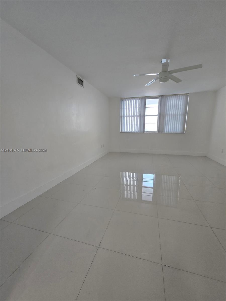 5825 Collins Avenue gallery image #35
