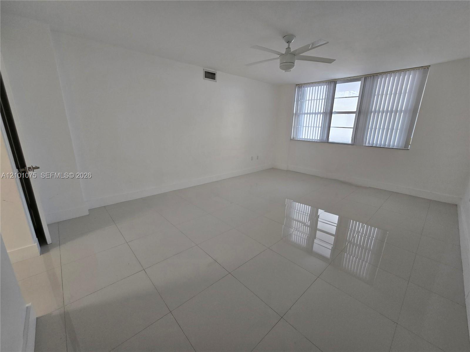 5825 Collins Avenue gallery image #36