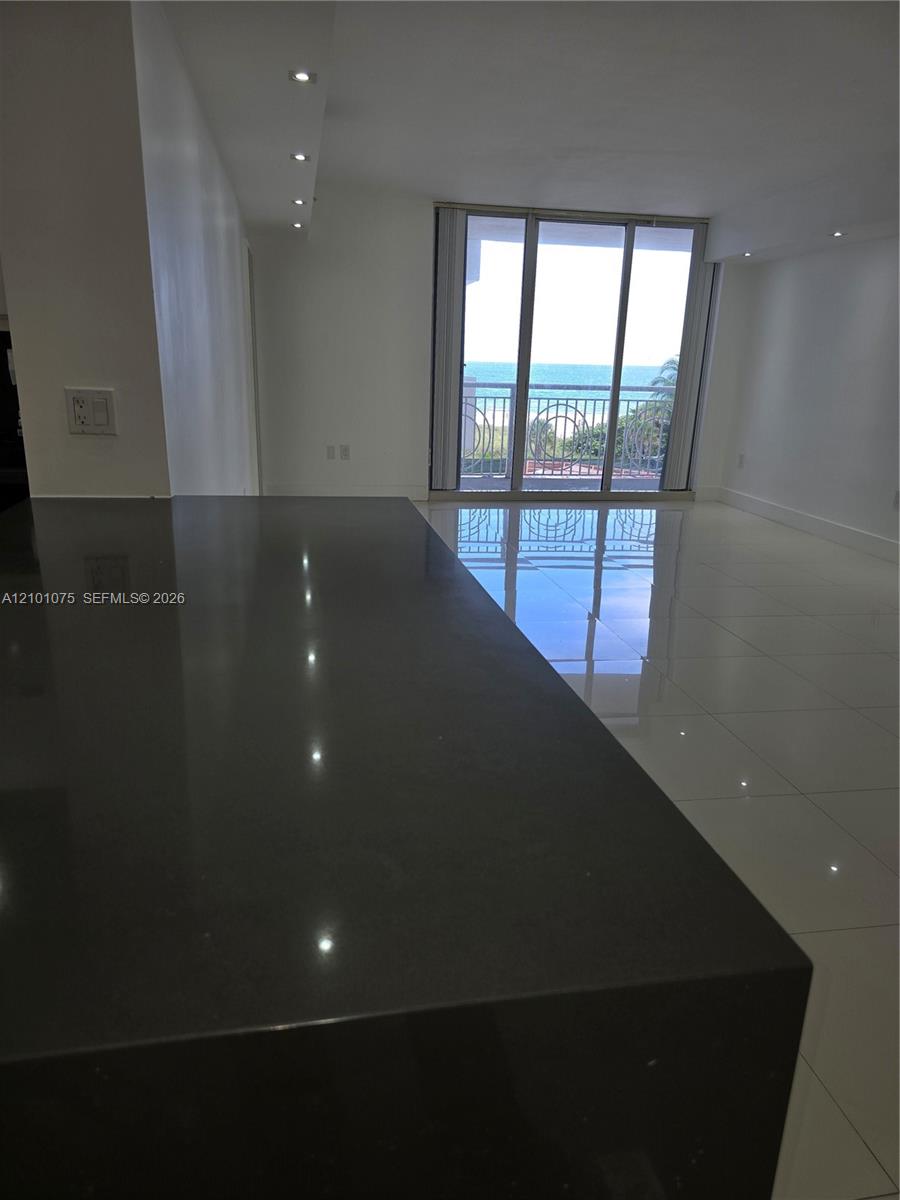 5825 Collins Avenue gallery image #8