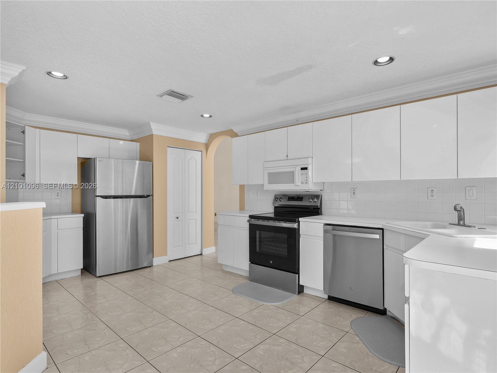 9776 NW 30th Street gallery image #15
