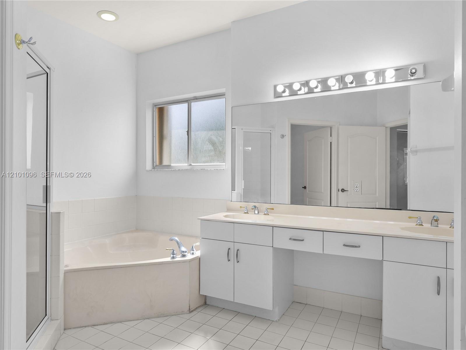 9776 NW 30th Street gallery image #36