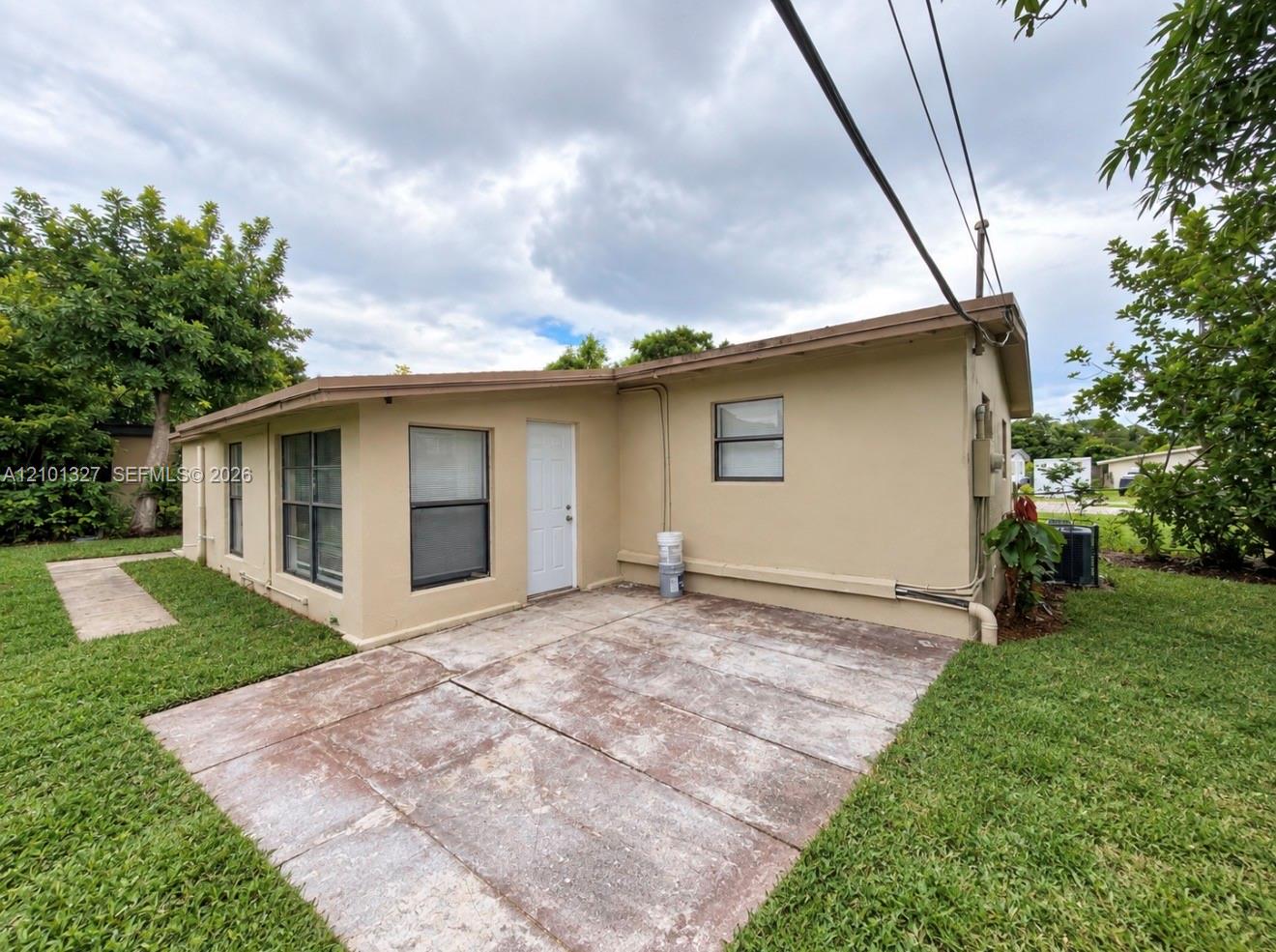 1636 NW 16th Street gallery image #12