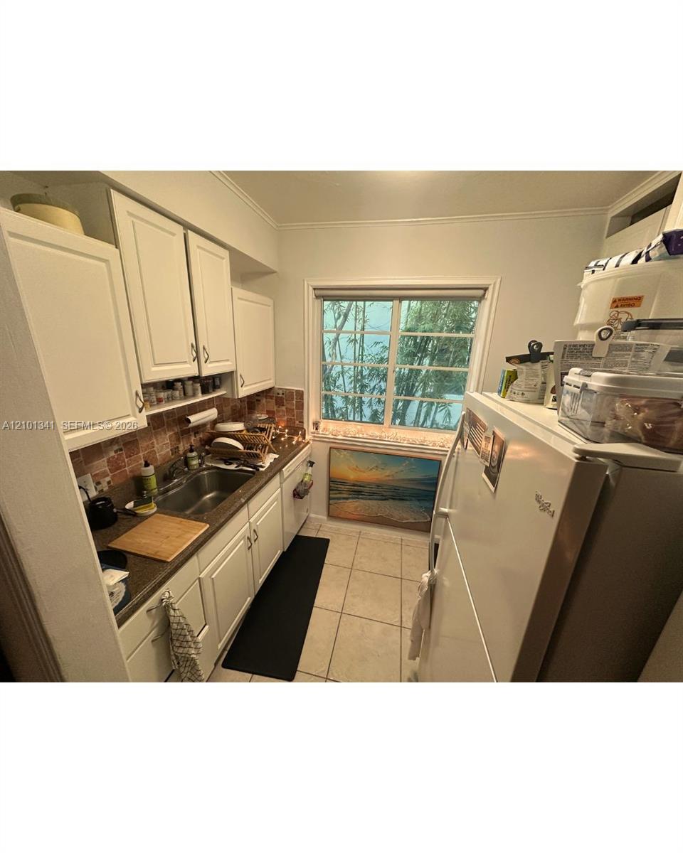 349 Meridian Avenue gallery image #18
