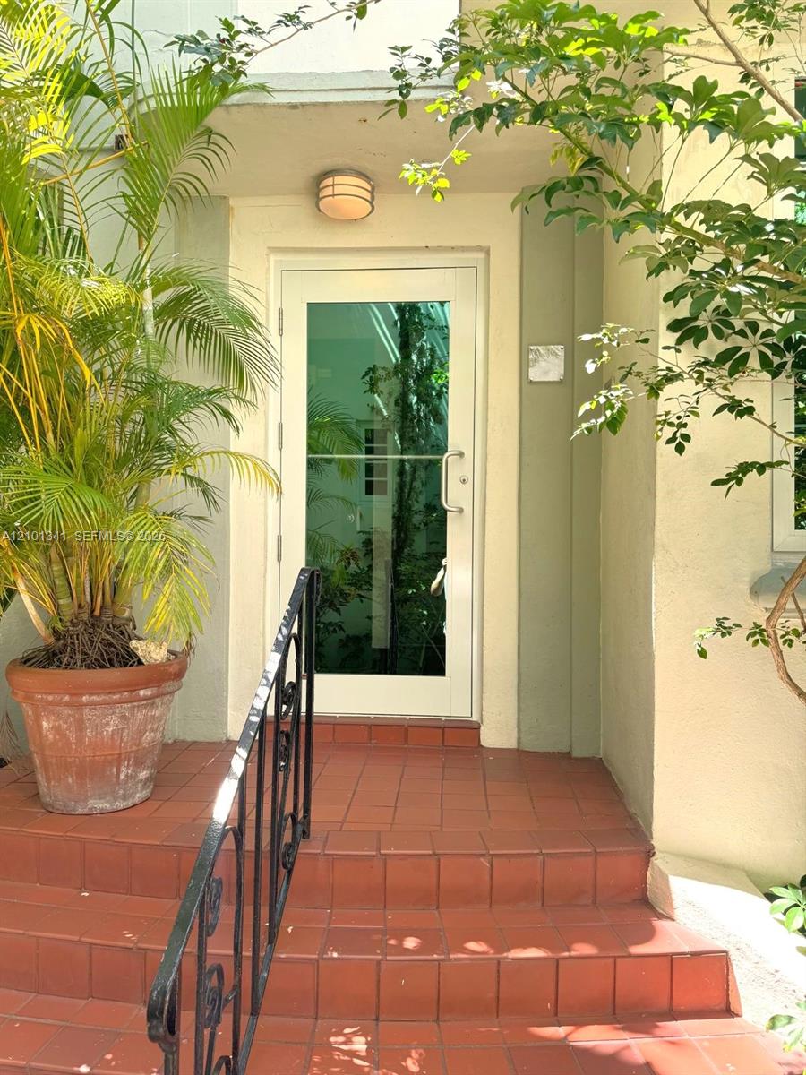 349 Meridian Avenue gallery image #9