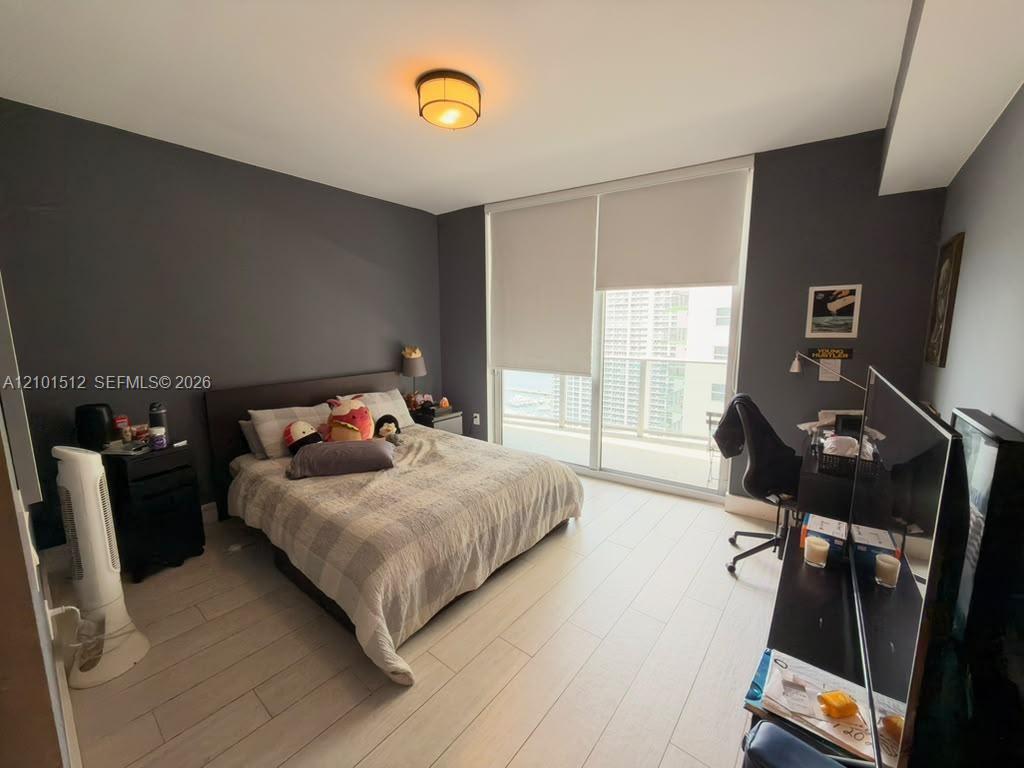 488 NE 18th Street gallery image #12