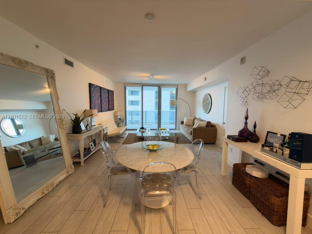 488 NE 18th Street gallery image #5